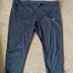 Nike plus crop mid rise leggings